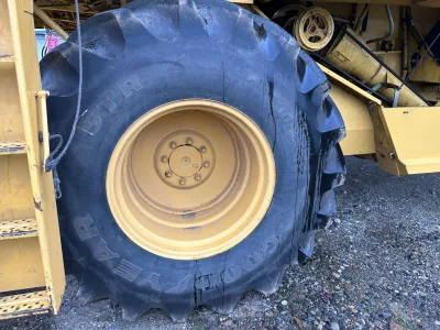 NEW HOLLAND TX36 Combine Harvester with Drivable HST control propler shaft nitrogen break system (No.J0837)