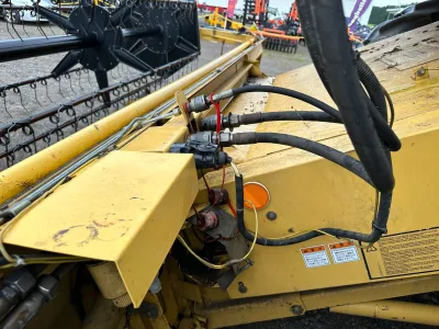 NEW HOLLAND TX36 Combine Harvester with Drivable HST control propler shaft nitrogen break system (No.J0837)