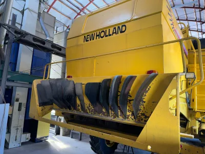 NEW HOLLAND TX67 COMBINE HARVESTER (No.J0955)