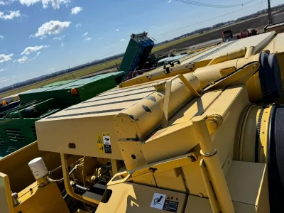 NEW HOLLAND TX67 COMBINE HARVESTER  (Two) (No.J0957)