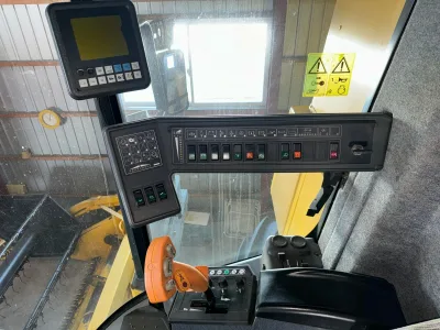 NEW HOLLAND TX67 COMBINE HARVESTER (No.J0955)