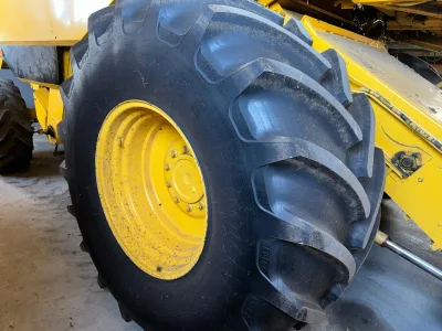 NEW HOLLAND TX67 COMBINE HARVESTER (No.J0955)