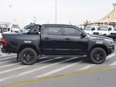 Toyota HiLux Rogue ( No-830696)
