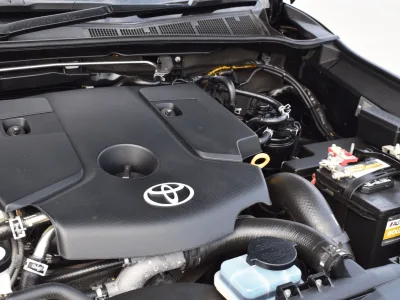 Toyota HiLux Rogue ( No-830696)