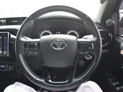 Toyota HiLux Rogue ( No-830696)