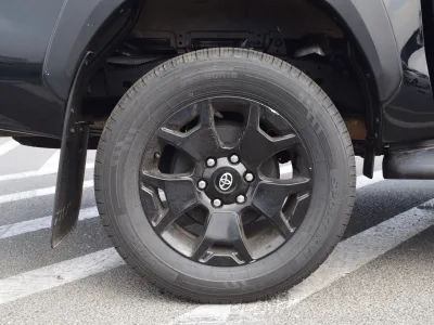 Toyota HiLux Rogue ( No-830696)