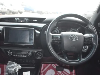 Toyota HiLux Rogue ( No-830696)