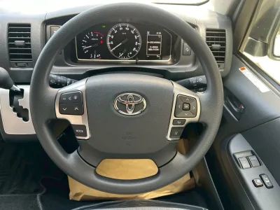 2025 Toyota Hiace Commuter 2.8 GL Diesel Turbo – 14-Seater