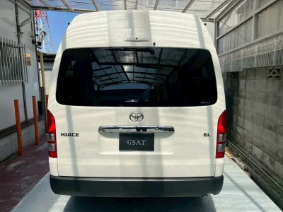 2025 Toyota Hiace Commuter 2.8 GL Diesel Turbo – 14-Seater