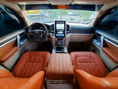 2018 Toyota Land Cruiser 8 seater V8 engine  (No-830714)