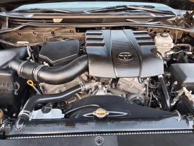 2018 Toyota Land Cruiser 8 seater V8 engine  (No-830714)
