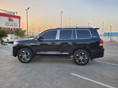 2018 Toyota Land Cruiser 8 seater V8 engine  (No-830714)