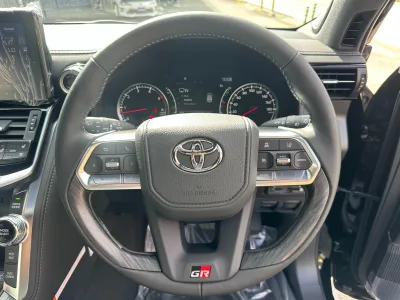 2025 Toyota Land Cruiser 300 3.3 GR Sport Diesel Turbo Black (No.961022)