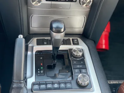 Toyota Land Cruiser  5.7L VXR (No-830715)