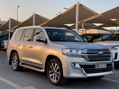 Toyota Land Cruiser  5.7L VXR (No-830715)