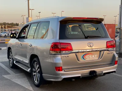 Toyota Land Cruiser  5.7L VXR (No-830715)