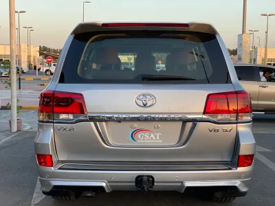 Toyota Land Cruiser  5.7L VXR (No-830715)
