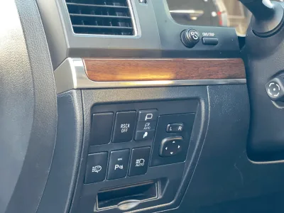 Toyota Land Cruiser  5.7L VXR (No-830715)