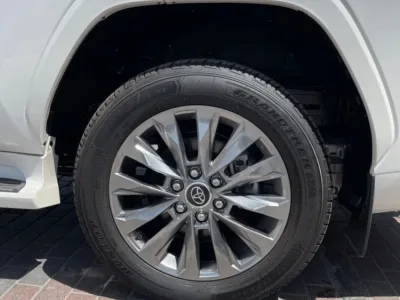 2025 Toyota Land Cruiser VXR 4.0L Petrol A/T (220722)