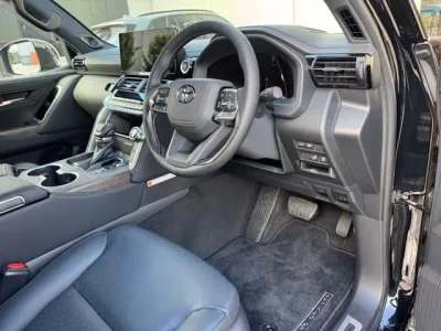 2026 Toyota LandCruiser Sahara LC300 7 Seater Suv