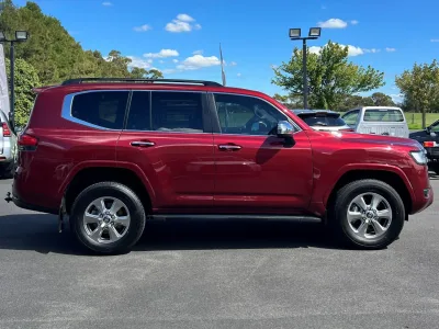 2026 Toyota LandCruiser Sahara LC300 7 Seater Suv