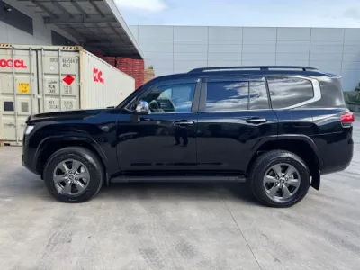 2026 Toyota LandCruiser Sahara LC300 7 Seater Suv